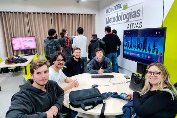 Ilustração sobre o curso de Engenharia de Computação na FHO